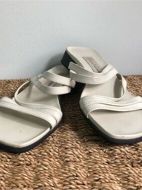 90s Y2K Gloria Vanderbilt White Slide Sandals for Women